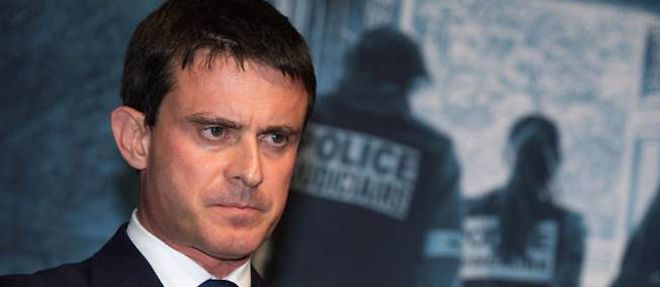 Le ministre de l'Interieur, Manuel Valls, a estime que les incidents survenus en marge de la ceremonie du 11 Novembre sur les Champs-Elysees etaient "lies a l'extreme droite."