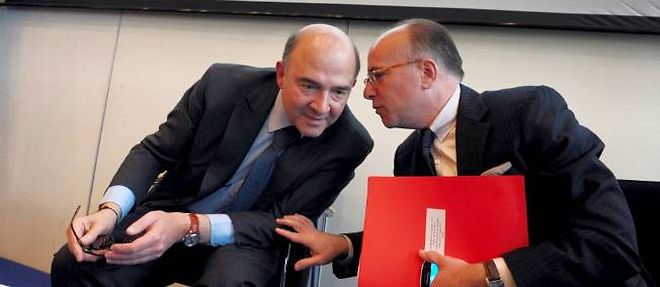 Pierre Moscovici et Bernard Cazeneuve ont aussi presente une reforme de l'assurance-vie.