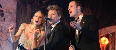 VID&Eacute;O. Le prince William pousse la chansonnette avec Bon Jovi et Taylor Swift
