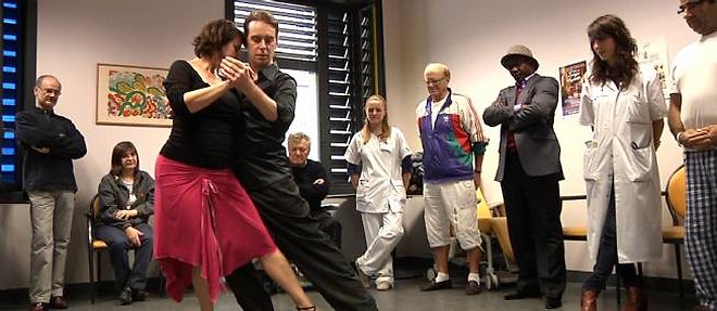 A l'hopital Corentin-Celton d'Issy-les-Moulineaux, le tango est utilise pour ses vertus therapeutiques.
