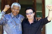Nelson Mandela et Bono en 2002.