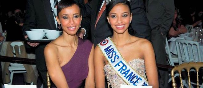 Sonia Rolland et Flora Coquerel au diner de gala qui a suivi l'election de Miss France 2013.