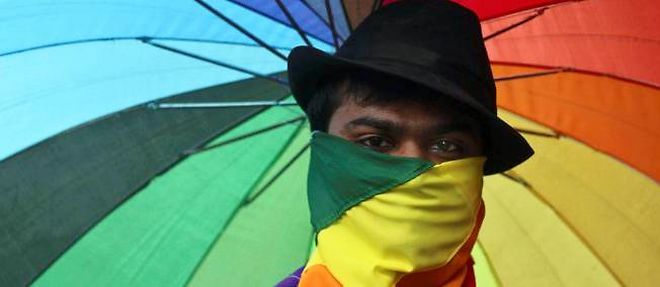 "Une telle decision etait totalement inattendue de la part de la Cour supreme. C'est une journee noire pour la communaute homosexuelle", a reagi Arvind Narayan, un avocat de la cause LGBT.