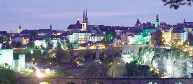 La richesse du Luxembourg s'explique aussi par le nombre tres important de travailleurs transfrontaliers, qui creent de la richesse dans le grand-duche sans en etre residents.