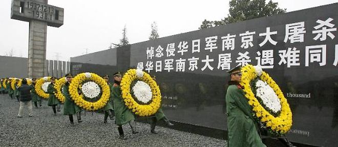 Defile militaire lors de la commemoration des 70 ans du massacre de Nankin.