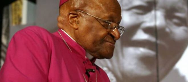 Le Prix Nobel de la paix Desmond Tutu a indique samedi qu'il n'assisterait pas a l'enterrement de son compagnon de lutte Nelson Mandela, faute d'avoir ete invite.