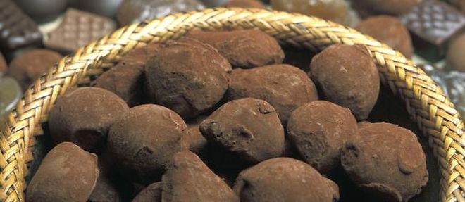 Des truffes faites a base de feves de cacao.