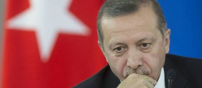 Une affaire de corruption vient ebranler le pouvoir du Premier ministre turc Erdogan, a seulement six mois de la presidentielle.