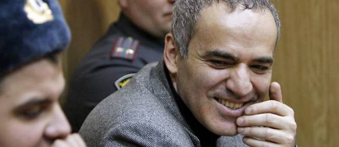 Pour l'ancien champion du monde d'echecs Garry Kasparov, le merite de la liberation de Mikhail Khodorkovski revient en premier lieu a la chanceliere allemande Angela Merkel.