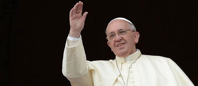 Le pape Francois a donne sa premiere benediction urbi et orbi au Vatican.