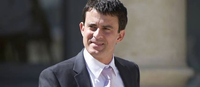 Manuel Valls, ministre de l'Interieur (C) Fred Dufour / AFP