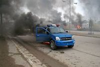 Un véhicule de police visé par un attentat en Irak, le 1er janvier. ©AFP