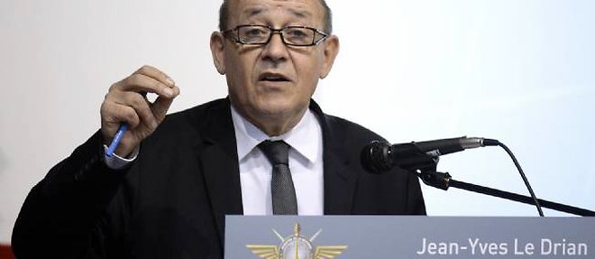 Jean-Yves Le Drian, ministre de la Defense, a devoile un "pacte defense cyber".