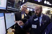 Wall Street finit en nette baisse et redoute la correction