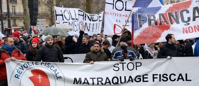 Le collectif anti-Hollande "Jour de colere" a reuni dimanche a Paris 120 000 manifestants selon les organisateurs, 17 000 selon la police.