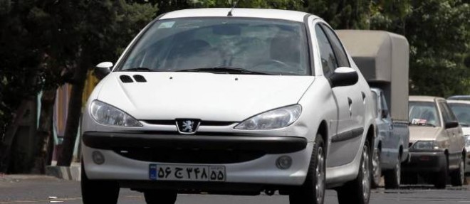 Une Peugeot 206 a Teheran. Pour PSA, l'Iran etait le deuxieme marche en volume derriere la France jusqu'a l'arret de ses exportations en fevrier 2012.
