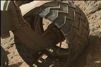 Les roues de Curiosity sont mises à rude épreuve dans le cratère Gale.