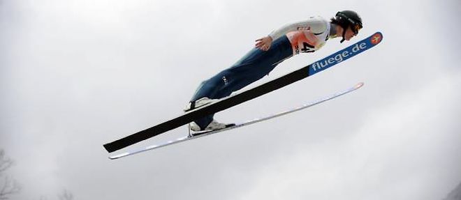 La Francaise Coline Mattel, une des outsiders de la premiere epreuve de saut a ski pour femmes aux JO.