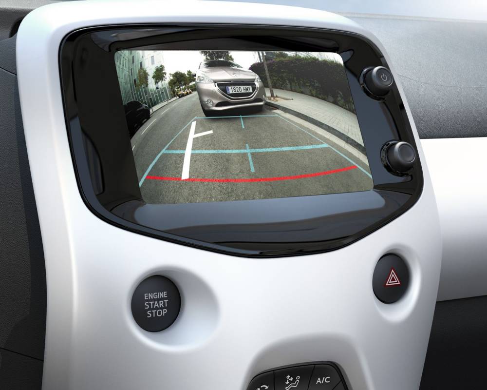 La camera de recul ou le GPS, entre autres, sur l'écran central de 7 pouces ©  Peugeot