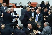 Turquie : le Parlement adopte une loi pol&eacute;mique qui affaiblit la justice