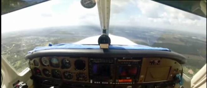 Vidéo Un Oiseau Brise Le Cockpit Dun Avion En Plein Vol