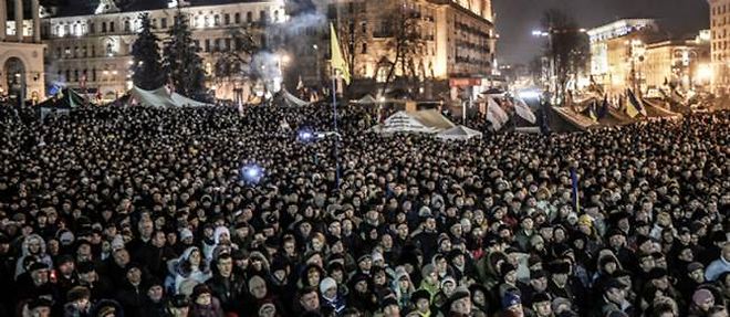 Des milliers d'Ukrainiens etaient rassembles sur la place de l'Independance pour l'annonce du nouveau gouvernement.