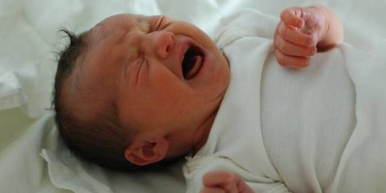 VIDÉO. Fautil laisser pleurer un bébé la nuit