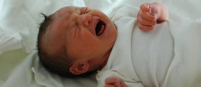 VIDEO. Faut-il laisser pleurer un bebe la nuit ?