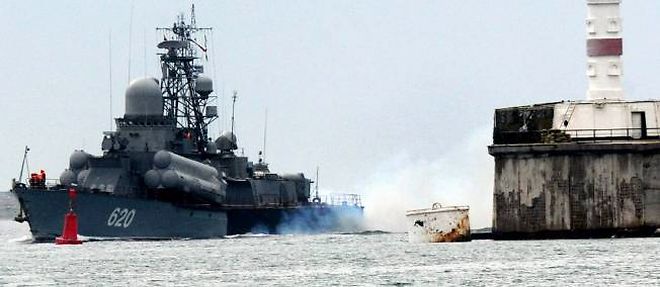 Navire russe dans la baie de Sebastopol, en mars 2014.