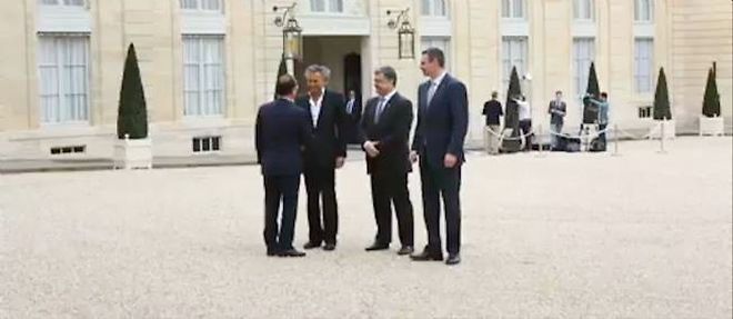 Francois Hollande a recu a l'Elysee Bernard Henri-Levy en compagnie des Ukrainiens Petro Porochenko et Vitali Klitschko.
