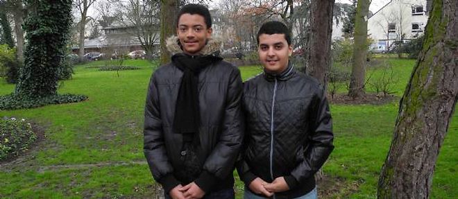 Julien (a gauche) et Mohamed (a droite) militent tous les deux au Front national.