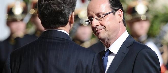 Nicolas Sarkozy (de dos) et Francois Hollande, ici en 2012.