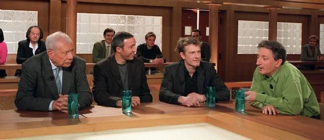 Le Pr Michel Jouvet, Azouz Begag, Guillaume Depardieu et Gerard de Cortanze dans l'emission Culture et Dependances sur France 3, le 17 mars 2004