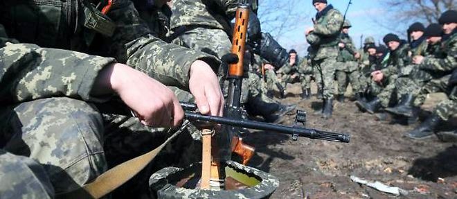 Des gardes-frontieres ukrainiens a l'entrainement, le 21 mars.