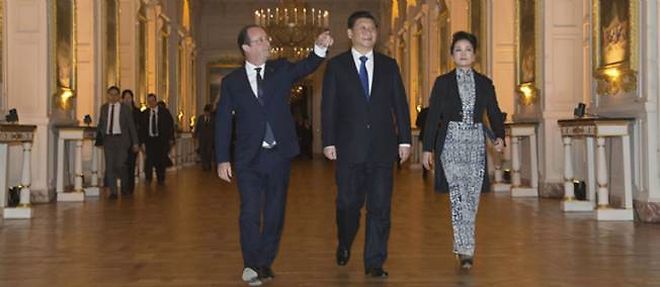 Francois Hollande, Xi Jinping et sa femme Peng Liyuan au Grand Trianon a Versailles.