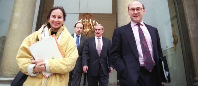 Segolene Royal et Michel Sapin a la sortie du conseil des ministres... le 3 avril 1993 !