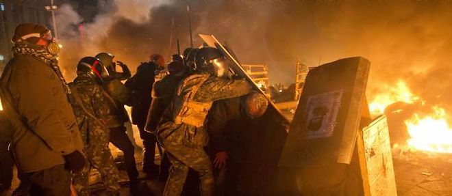 L'operation antiterroriste menee par les forces de police, loyales au president Ianoukovitch, avait fait pres de 90 victimes.