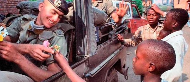 Les soldats francais de l'operation Turquoise en route pour le Rwanda depuis le Zaire.