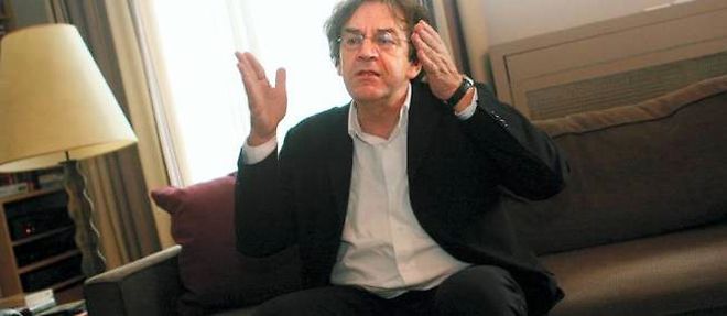 Alain Finkielkraut publie "L'identite malheureuse" (Stock, octobre 2013).