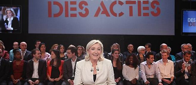 Marine Le Pen, qui etait l'invitee de l'emission de David Pujadas "Des paroles et des actes" sur l'Europe, jeudi soir, a refuse de debattre avec Martin Schulz, le president du Parlement europeen.