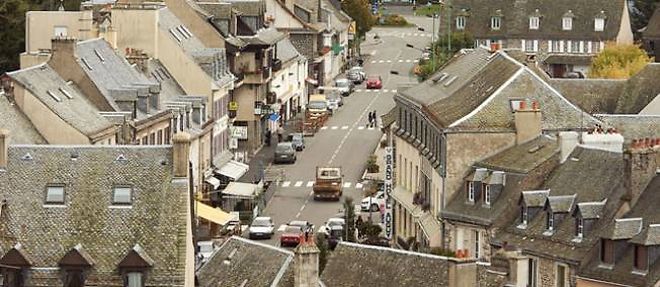 Le village aveyronnais de Laguiole, depossede de l'usage commercial de son nom, a appele jeudi les 36 000 communes de France a la rescousse.