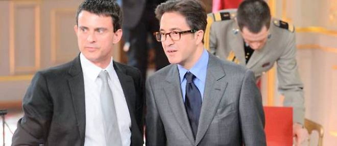 Manuel Valls et Aquilino Morelle, le jour de l'investiture de Francois Hollande a l'Elysee.
