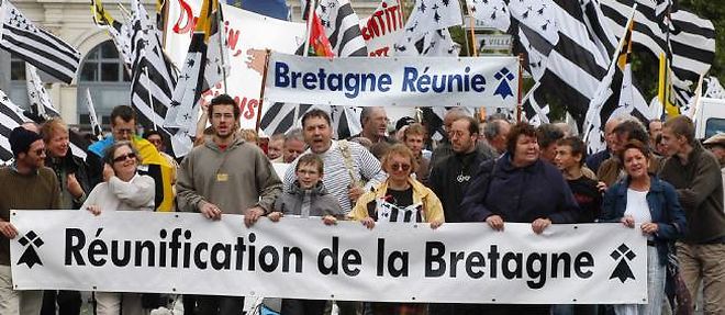 Une manifestation pour le rattachement du departement de Loire-Atlantique a la Bretagne, en octobre 2005.
