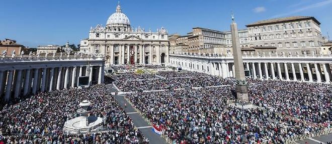 La place Saint-Pierre, a Rome, a l'occasion de la messe de Paques, le 20 avril dernier.