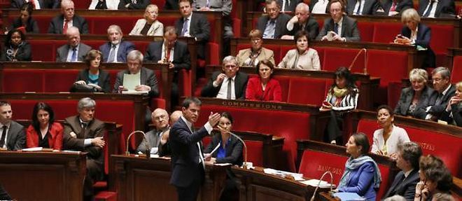 Manuel Valls s'exprimant devant l'Assemblee nationale.