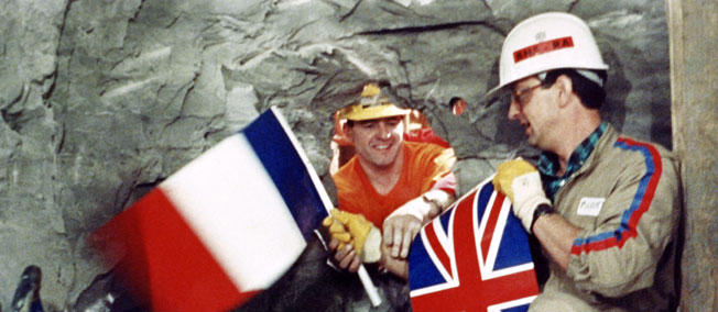 La percée finale du tunnel sous la Manche, le 1er décembre 1990. ©  AFP
