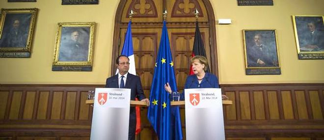 Le president francais Francois Hollande et la chanceliere allemande Angela Merkel.