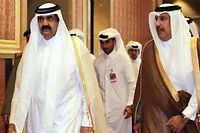 L'emir du Qatar et son ministre des Affaires etrangeres. (C)Mohamed Huwais