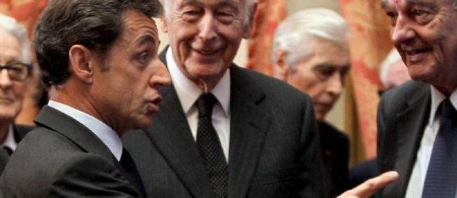 Nicolas Sarkozy, Valery Giscard d'Estaing et Jacques Chirac sont aux premieres loges des "Flingueurs".