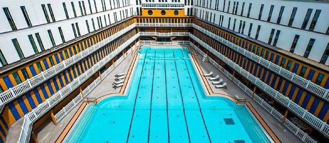 Le grand bassin de la piscine Molitor, a Paris.